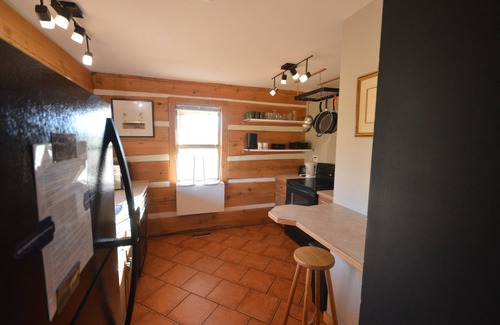 Division No. 3 Cabin | Crowsnest Riverside Cabin- 42 km from Castle Mountain Ski Resort