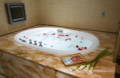 North District Hotel | Crystal Business Motel