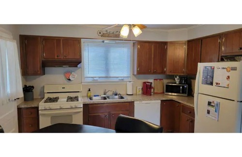Corning House | Crystal City Family Home - Comfort and Convenience