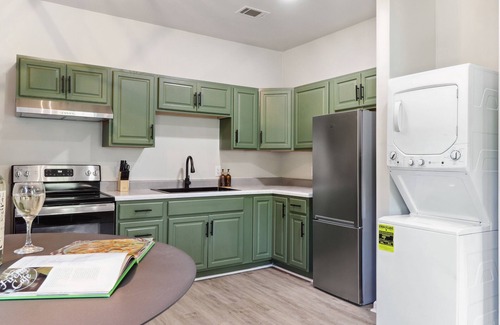 Midtown House | Crystal Clear Comfort Studio ~D