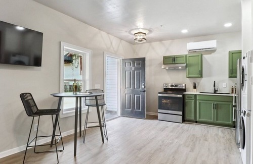 Midtown House | Crystal Clear Comfort Studio ~D