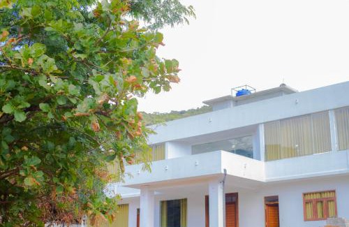 Illukkumbura Hotel | CRYSTAL RIVERSTON DECK