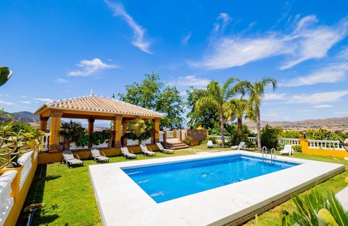 Cartama Villa | Cubo's Villa Fina & Minigolf included/luxury villa/wonderful views/heated pool/mini golf