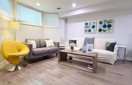 Lakeview Apartment | Cubs! Prime Location! - 1 Min Walk to Wrigley Field - 2BR Apts Perfect for Cubs Fans!