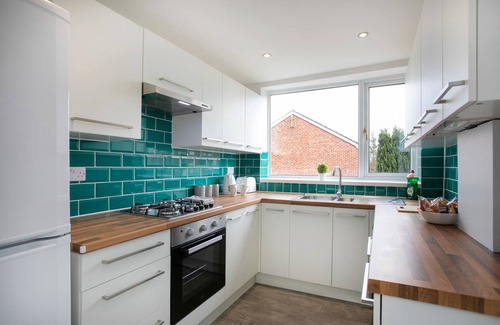Shafton House | Cudworth House, Barnsley for Contractors & Families (Hosted by: Emu-J stays)