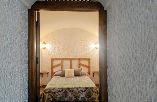Los Banos House | Cuevas Uropia