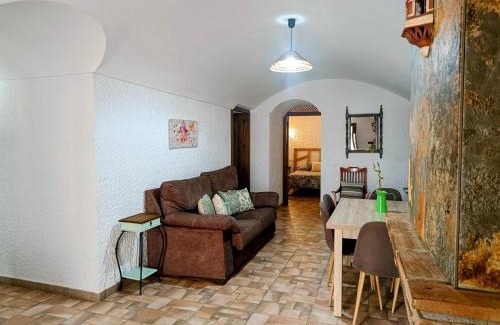 Los Banos House | Cuevas Uropia