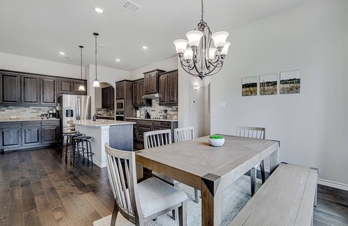 Joshua House | Cul-de-Sac Oasis: Your Perfect Family Hideaway!