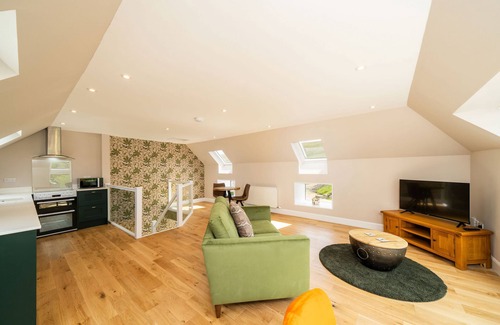 Dunkeld Cottage | Curlew Corner - a cottage that sleeps 2 guests in 1 bedroom