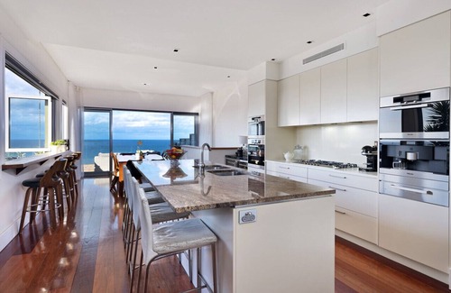 North Curl Curl House | Curly Sunrise - Oceanfront