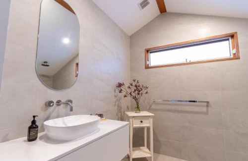 Burragate Other | Currajong Retreat