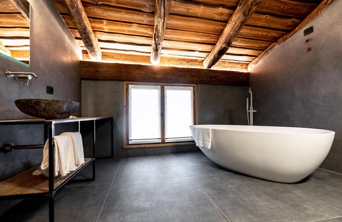 Tirano Hotel | Curt di Clement Eco Mobility Hotel