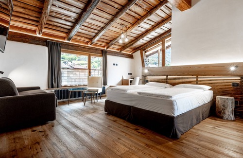 Tirano Hotel | Curt di Clement Eco Mobility Hotel