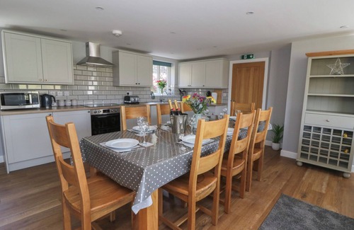 Builth Wells Cottage | CURTAU, pet friendly, luxury holiday cottage in Builth Wells