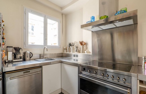 Saint-Vincent-de-Paul Apartment | Curves & Colours, by Veeve