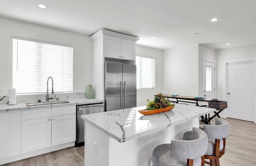 Hawthorne Apartment | Cushy New Condo Oasis -Near Beaches & Sofi Stadium