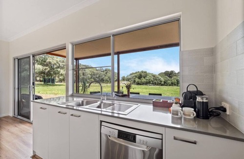 Burnside House | Cusmano Retreat | Family Friendly | Rural Setting