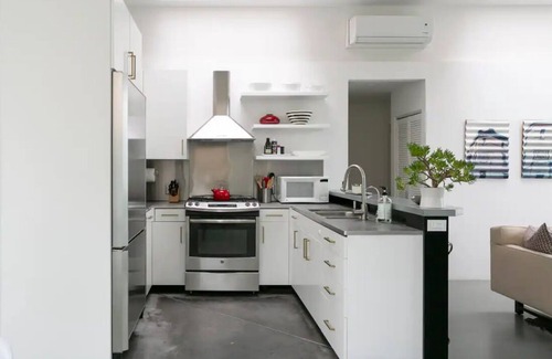 Venice Villa | Custom-Built Villa Four Blocks from Venice Beach