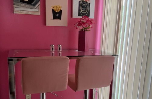 Erie House | Custom Pink Unit “Glam Girls Getaway” 💕
