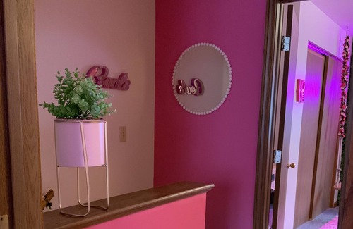 Erie House | Custom Pink Unit “Glam Girls Getaway” 💕