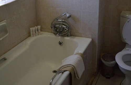Chinhoyi Hotel | Cut Hotel