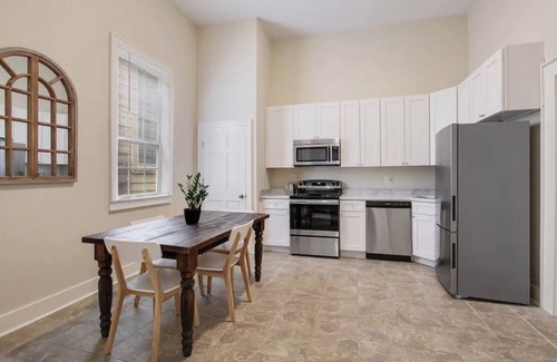 South 7th Ward Apartment | Cute 1bed 1bath steps from French Q, Bourbon St and Jazz venues
