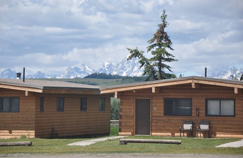 Moran Cabin | Cute 2/1 Cabin With Full Kitchen And Teton Views