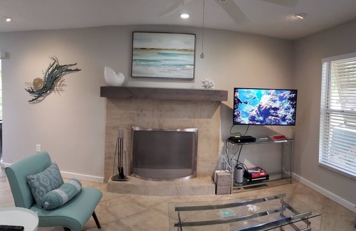 Park East Villa | Cute 2/2 near downtown and beaches! 1 hour from Tampa's theme parks & museums!