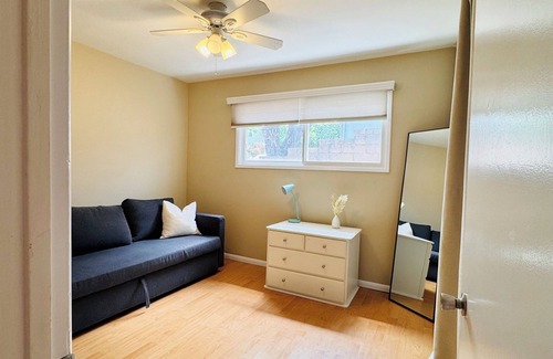 North Redondo House | Cute 2-bedroom house just 1.5 mi from the Beach!