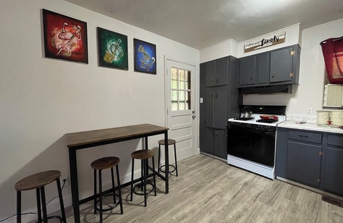 Hardy House | Cute 2BR Full Vacation Home near Spring River and Waterfall