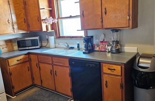 Austintown House | Cute 3 bd Pet Friendly house in Austintown Youngstown