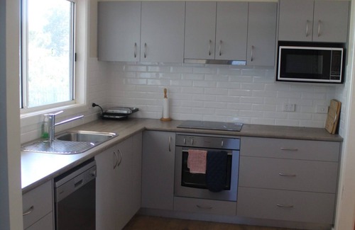 Hat Head Cottage | Cute 3 bedroom cottage a short stroll to the beaches, creek and club.