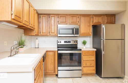 Kernersville House | Cute and Cozy 2 bedroom Townhouse!