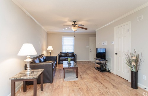 Kernersville House | Cute and Cozy 2 bedroom Townhouse!