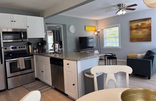 Bearss Plaza House | Cute and Cozy 2 bedroom bungalow in Seminole Heights