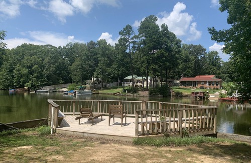 Southmont House | Cute and Cozy High Rock Lake Get-A-Way!