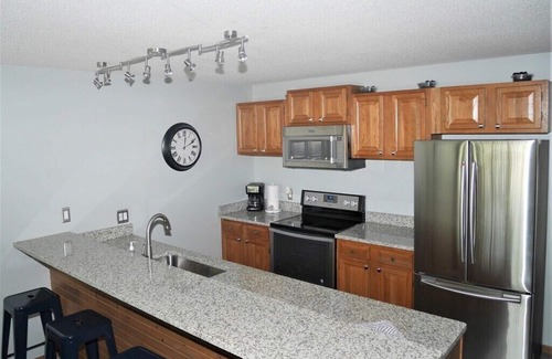 Osage Beach Condo | Cute and cozy lake condo with cove water views (30x10 slip FREE with a rent).