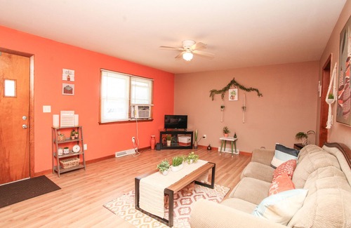 Lincoln House | Cute and Spacious One month min. rental