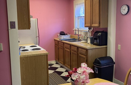 Lyndon Apartment | Cute apartment in Lyndonville, 10 mins from Burke Mountain and Kingdom Trails!