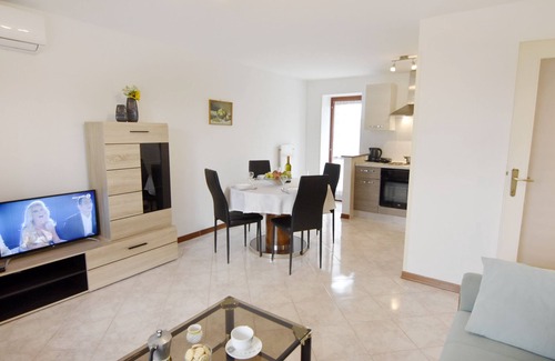 Babici Apartment | Cute apartment Milena, Biribaci-Umag, with two balconies, garden, WiFi