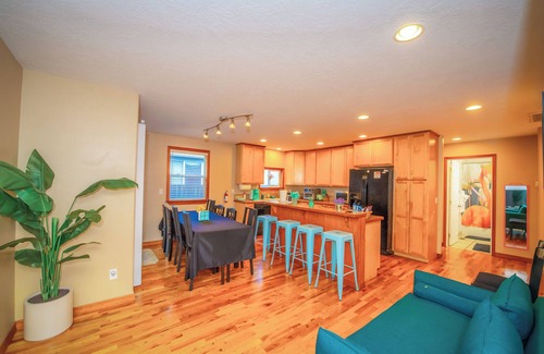 Albany House | Cute Artsy16 large parking, near parks, OSU, fairs