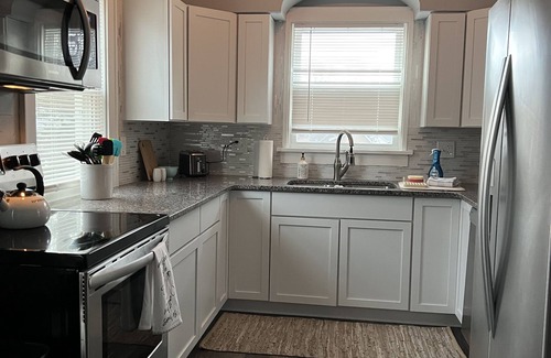 Atchison House | Cute Bungalow-Close to BC! Great for families!