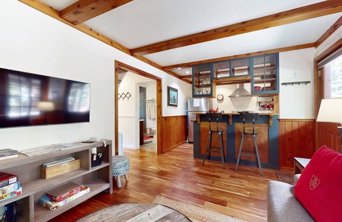 Carnelian Bay Cabin | Cute cabin w/spacious porch, walk to beach & dining, central to ski resorts