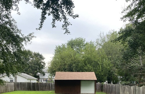 Issue House | Cute, Charming House that is Pet Friendly and less than 10 minutes from Beach