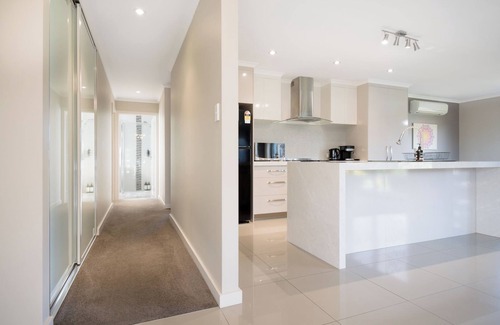 Prospect Apartment | Cute & Cosy 2 Bedroom Unit with Parking & WiFi