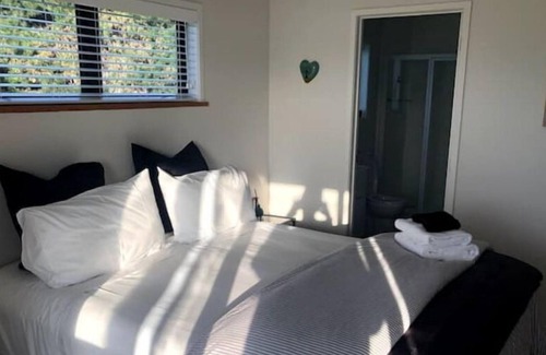 Longlands Cabin | Cute Cottage Close To Town