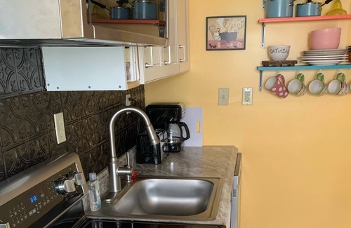 Salem Apartment | Cute cottage feel apartment, dog friendly