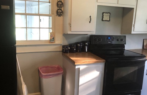 Clemmons Cottage | Cute cottage in a rural setting