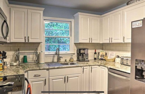 Tallahassee House | Cute Cottage nestled in the trees close to Doak Campbell Stadium