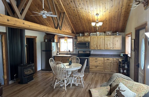 Post Falls House | Cute country cabin. Close to lake and easy freeway access. Close to Spokane/CDA